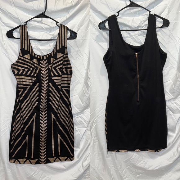 Dresses - Picture 6 of 7